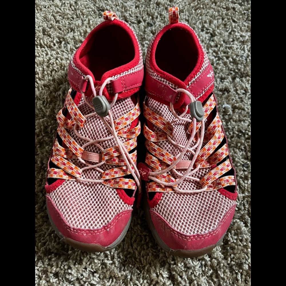 Kids Chaco’s size 4 preowned in good condition